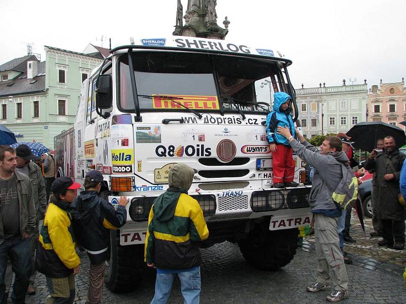 Lahůdkou byla Tatra šestinásobného vítěze rallye Paříž-Dakar Karla Lopraise.