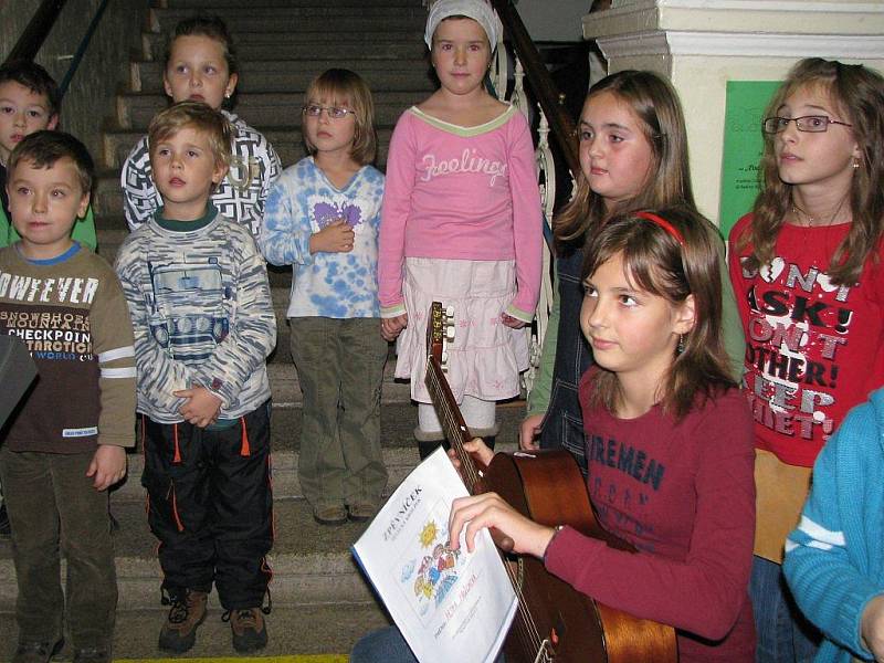 Podzimní výstava ve škole v Novosedlech nad Nežárkou. 