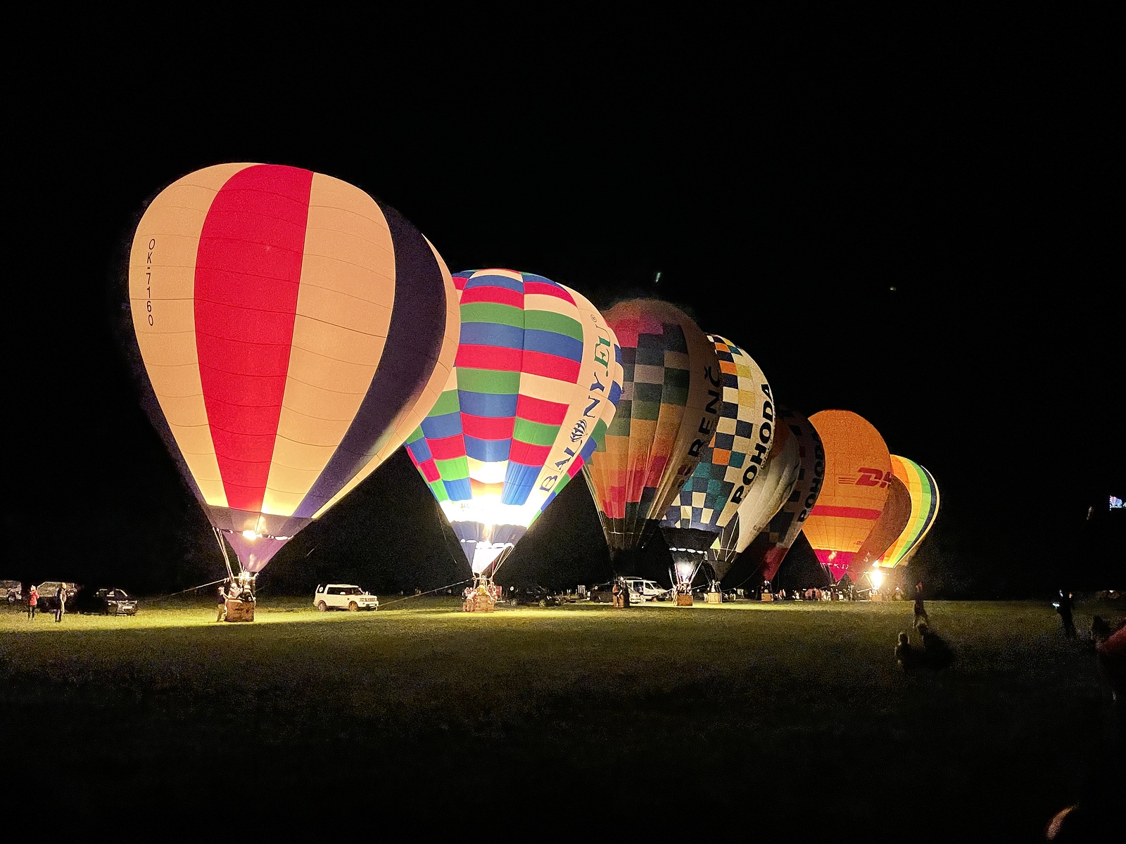 Balónové žárovky opět nadchly, na hradecké letiště dorazily přes dva tisíce  lidí - Jindřichohradecký deník