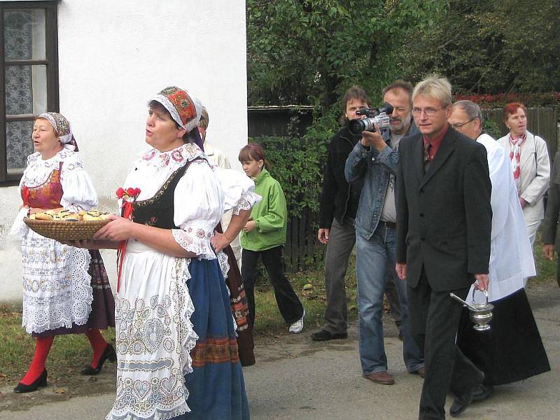 Svěcení kapličky v Lovětíně. 