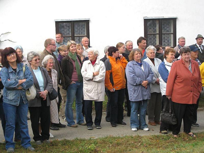 Svěcení kapličky v Lovětíně. 