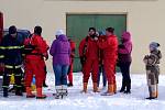 Hradečtí dobrovolní hasiči trénovali záchranu tonoucího, pod kterým se prolomil led. 