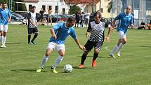 Fotbalisté Buku (v modrém) porazili v místním derby I. B třídy Horní Žďár 3:0.