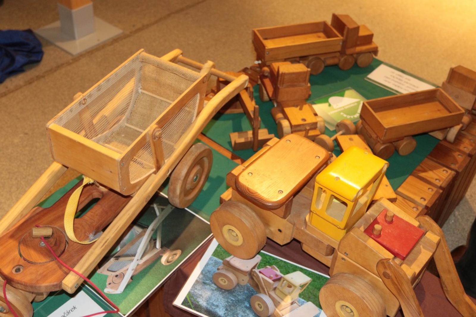 Stará radnice láká na zimní obrázky i dřevěné hračky - Jindřichohradecký  deník