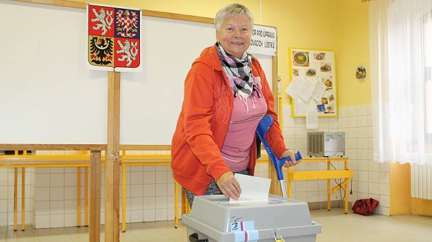 Gabriela Štaigerová, která v Kardašově Řečici přišla do volební místnosti v sobotu dopoledne, si možnost hlasovat v anketě o koupališti rovněž nenechala ujít.