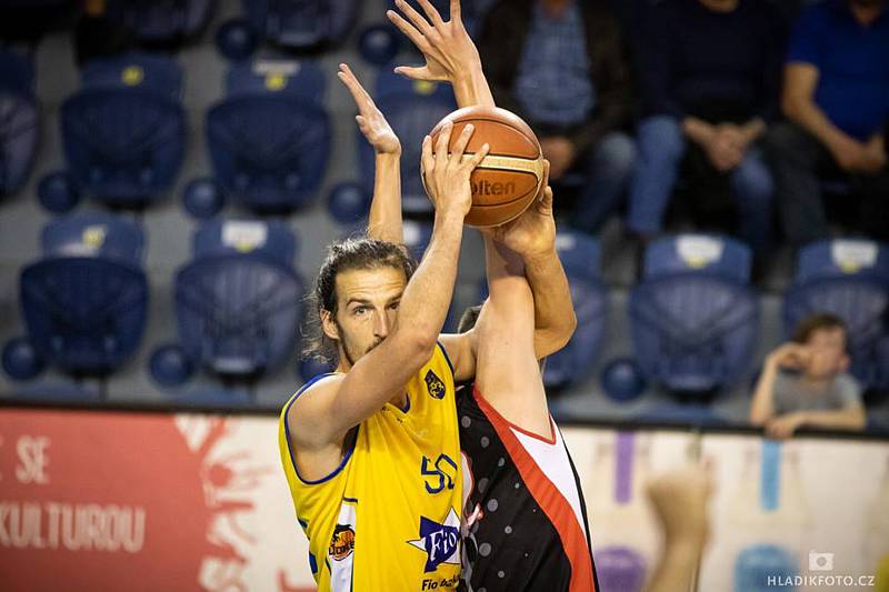 Hráči Fio Basketu sice ve druhém finálovém souboji play off I. ligy doma porazili GBA EU Praha 80:76, ale z titulu se radoval hostující tým.