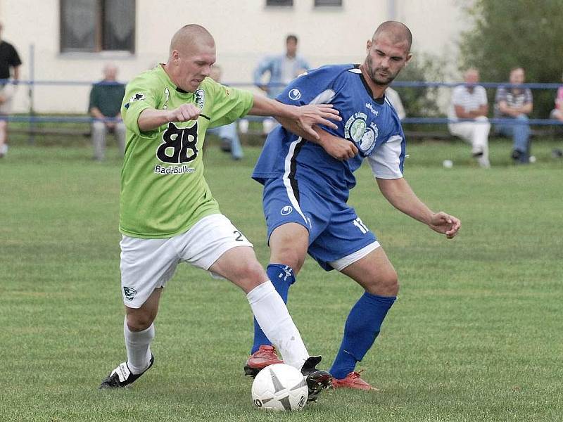 Momentka z divizního  zápasu Třeboň - Roudné (2:2).