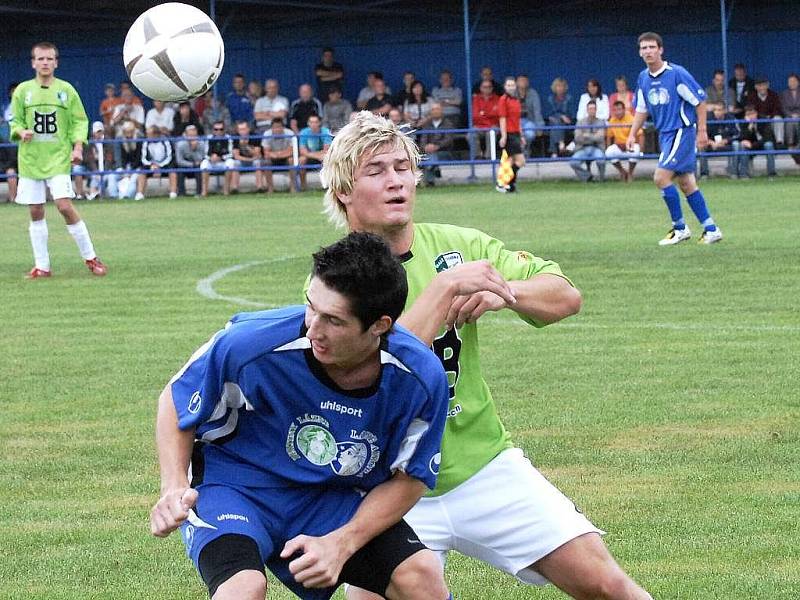 Momentka z divizního  zápasu Třeboň - Roudné (2:2).