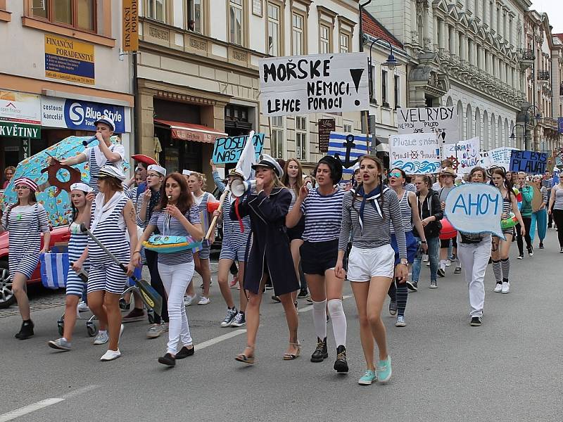 Jindřichův Hradec zažil tradiční studentský majáles.