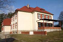 Budova dnes již bývalé školy v Cizkrajově. 