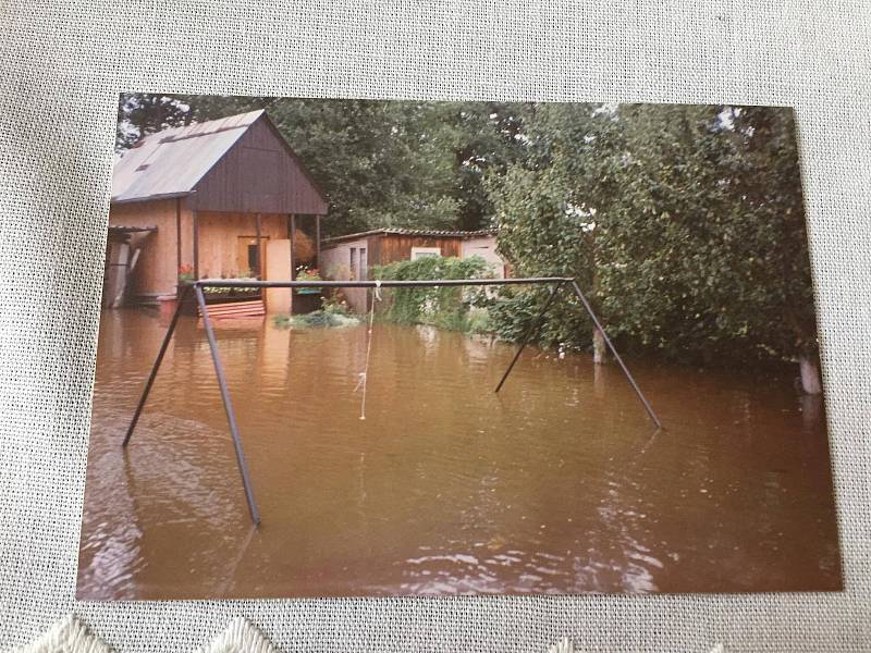 Povodně 2002: Zatopení zahrádky pod Světskou hrází.