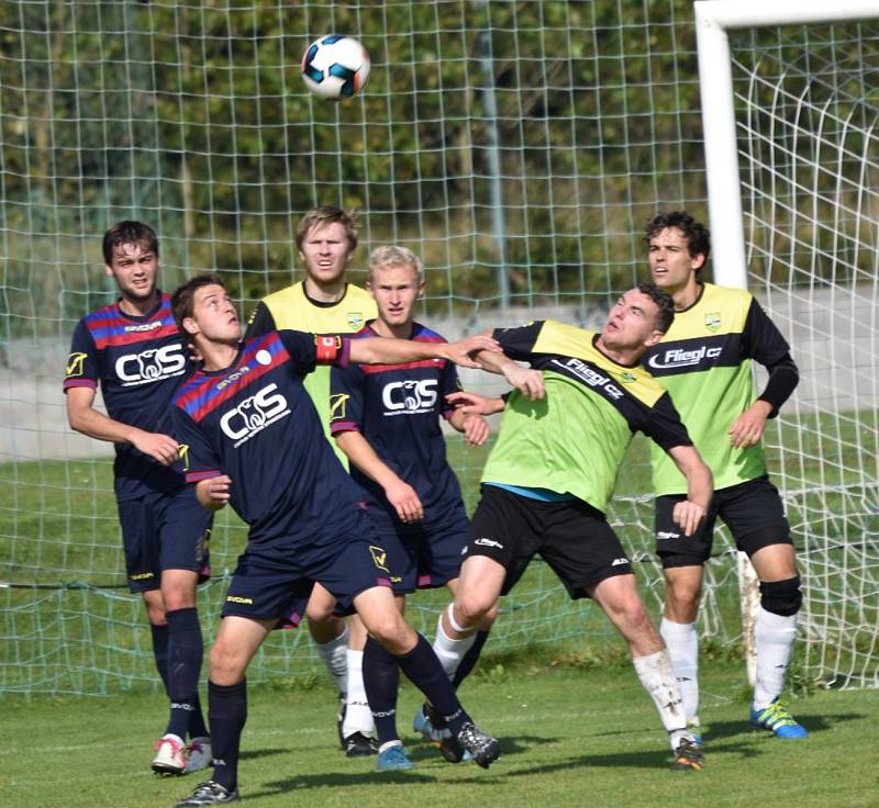 Jindřichohradečtí fotbalisté v 7. kole KP nadělili Oseku na jeho hřišti pět gólů.