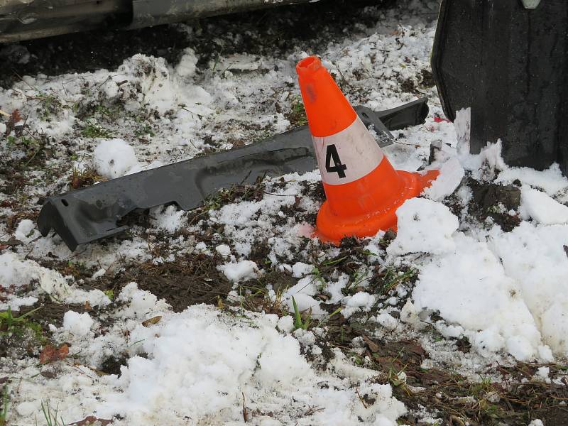 Ke kolizi lokomotivy a osobního vlaku došlo v Kardašově Řečici na přejezdu směrem na Višňovou v pondělí 29. listopadu před polednem.