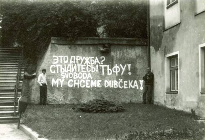 Příjezd okupačních vojsk v srpnu 1968 do Dačic.