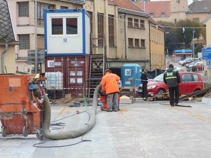 Práce na rekonstrukci mostu přes Dyji v Dačicích míří do finále.