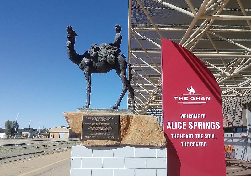 Alice Spring a hora Uluru. To byly další cíle dvojice hradeckých cestovatelů.