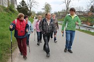 Lidé se z Lodhéřova vypravili na protestní pochod proti úložišti na Čertův kámen.. 