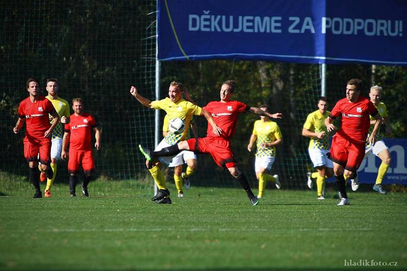 Jindřichohradeckým fotbalistům se v divizi momentálně velice daří. Nováček soutěže zvítězil počtvrté za sebou, když si poradil s Dobříší 3:1.