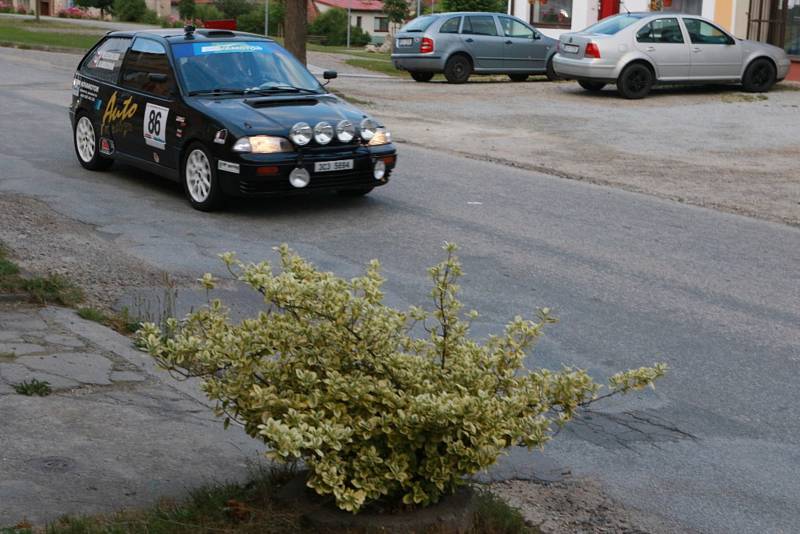 Další závod Českomoravského poháru v rallye v Radouni.