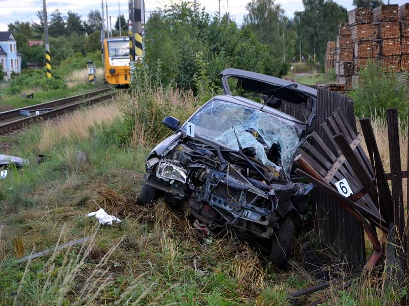 Na železničním přejezdu v Kardašově Řečici se střetlo osobní auto s osobním vlakem. Zraněného řidiče odvezla záchranka. 