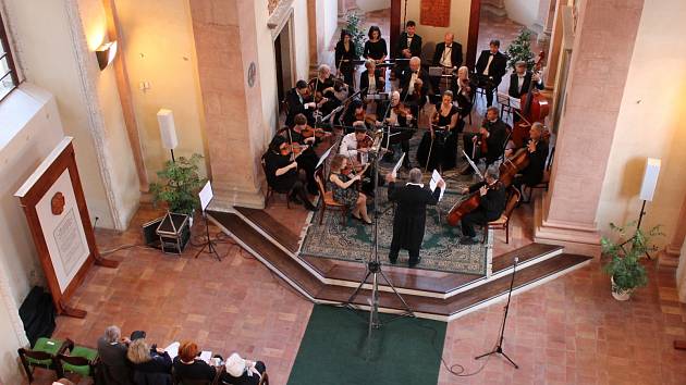 Koncert Pošumavské komorní filharmonie Prachatice se konal v kapli sv. Maří Magdaleny.