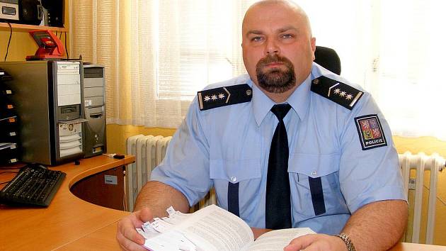 Zástupce vedoucího územního odboru Policie ČR v Jindřichově Hradci Josef Kroupa. 