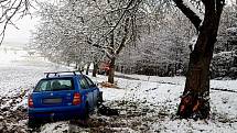 Nedělní nehoda na sněhu u Cizkrajova na Dačicku.