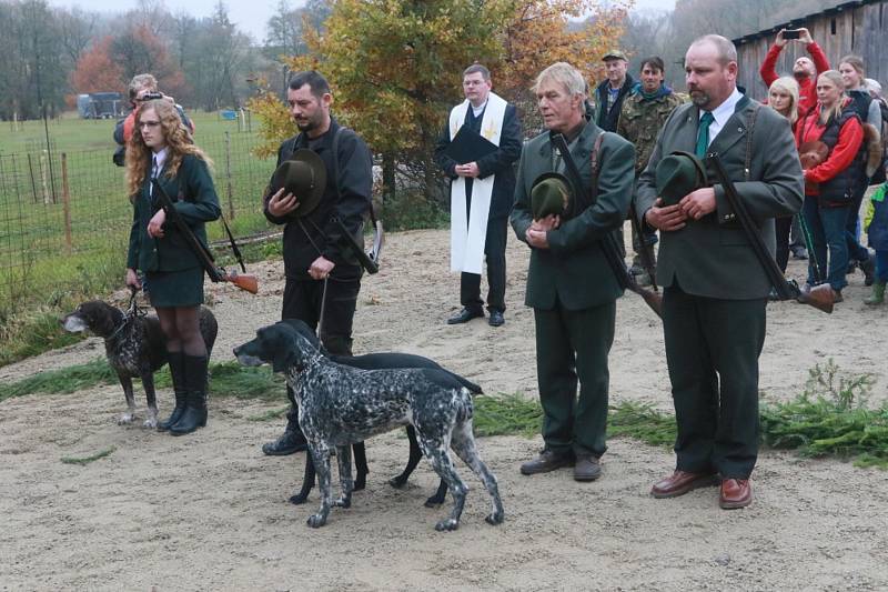 Nová kaplička a socha patrona myslivců svatého Huberta.