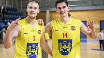 Jindřichohradečtí basketbalisté (ve žlutém) porazili v 10. kole I. ligy Plzeň 90:69 a ve skupině Západ zůstávají stoprocentní.