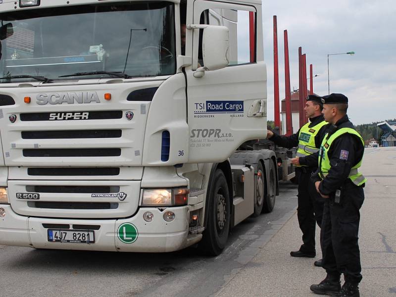 V rámci součinnostního cvičení Policie ČR a Armádou ČR byla dočasně znovu zavedena ochrana vnitřní hranice České republiky s Rakouskem. Smíšené hlídky kontrolovaly vozidla i na hraničním silničním přechodu v Nové Bystřici a na pěším přechodu ve Smrčné. 