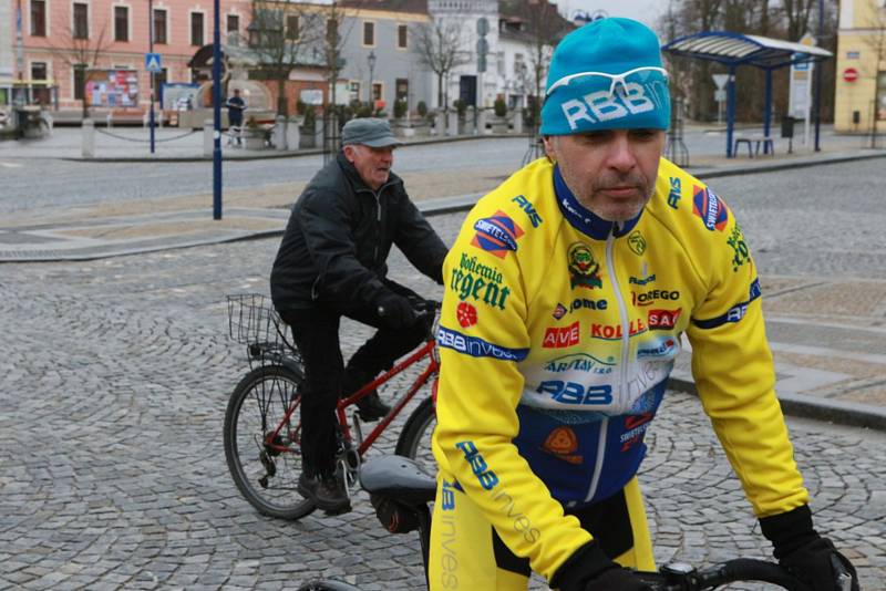 Příznivci jindřichohradecké cyklistiky uvítali nový rok tradiční vyjížďkou.