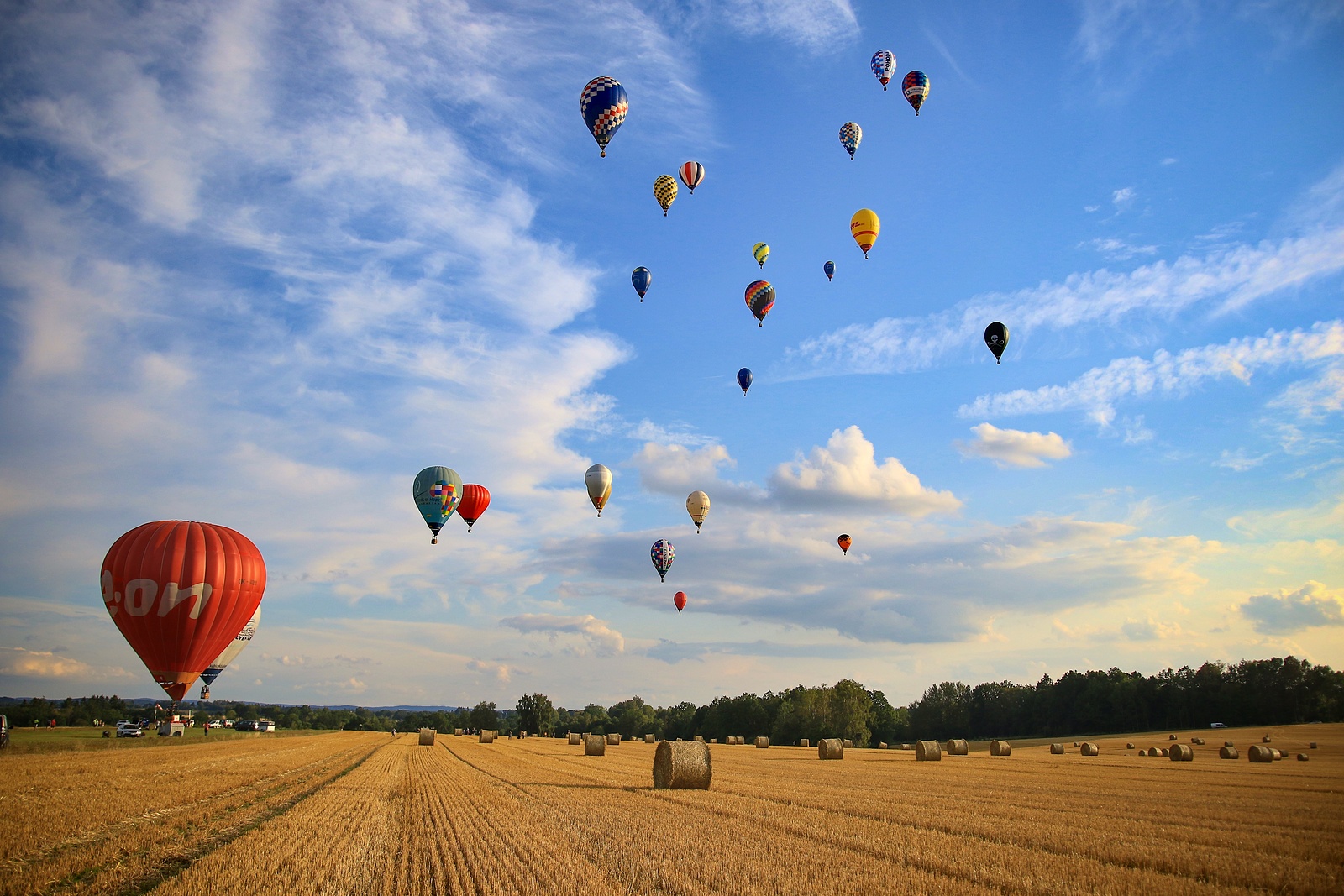 Úchvatná přehlídka balónů nad Hradcem se blíží, připomeňte si tu nádheru -  Jindřichohradecký deník