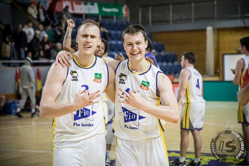 Jindřichohradečtí basketbalisté ve svém nejlepším utkání tohoto ročníku KNBL porazili  Děčín vysoko 106:75.