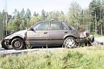 Pohled na havarované auto u Majdaleny, ve kterém zemřelo tříleté dítě.