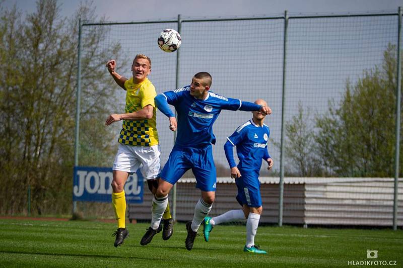 V 21. divizním kole si jindřichohradečtí fotbalisté na domácím trávníku poradili s Hořovickem, nad nímž zvítězili 3:1.