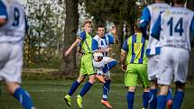 Velmi důležité vítězství nad Strmilovem (4:2)  vybojovali v 19. kole OP fotbalisté Plavska (v modrobílých dresech).