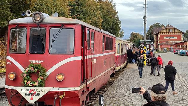 V neděli 2. října 2022 v 17.06 hodin odjel z jindřichohradeckého nádraží úzkokolejky, jak všichni věří, dočasně poslední vlak.