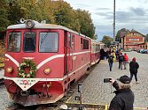 V neděli 2. října 2022 v 17.06 hodin odjel z jindřichohradeckého nádraží úzkokolejky, jak všichni věří, dočasně poslední vlak, a to do Obrataně. Od pondělí Jindřichohradecké místní dráhy (JHMD) vlaky nahradí kvůli chybějícímu osvědčení autobusy.