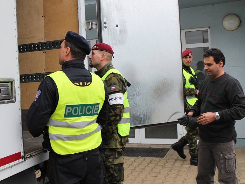 V rámci součinnostního cvičení Policie ČR a Armádou ČR byla dočasně znovu zavedena ochrana vnitřní hranice České republiky s Rakouskem. Smíšené hlídky kontrolovaly vozidla i na hraničním silničním přechodu v Nové Bystřici a na pěším přechodu ve Smrčné. 