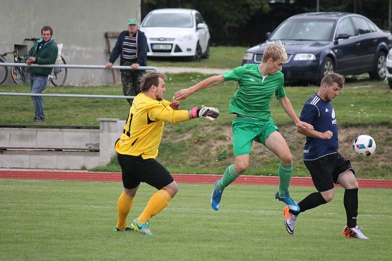 Fotbalisté Nové Bystřice prohráli na domácím trávníku s Lomnicí 0:3.