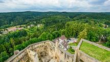 Cestovatel Jan Hocek vymyslel nejdelší a vedené poutní a turistické dálkové trasy v České republice. Severní a Jižní stezku, které zanesl do stejnojmenných knih.