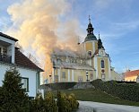 V Chlumu u Třeboně hořel v pondělí večer kostel.