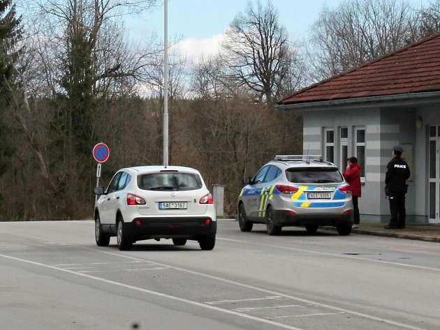 Hranice v Nové Bystřici pendleři přejedou jen ve dne.