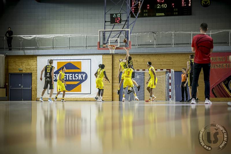 Jindřichohradečtí basketbalisté porazili v atraktivním prvoligovém derby Písek 95:86.