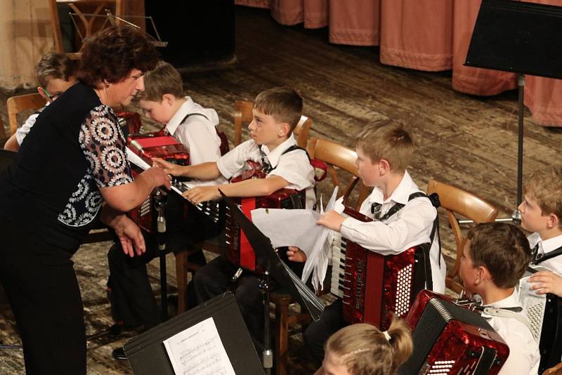 V kulturním domě Střelnice se konal 9. ročník Jindřichohradecké přehlídky komorní hry, akordeonových souborů a orchestrů.