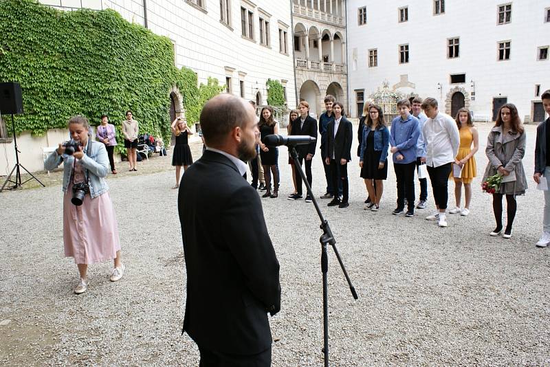 Na základní škole Štítného v Jindřichově Hradci končili žáci docházku kvůli rekonstrukci školy dříve. Od 23. června mají ředitelské volno.