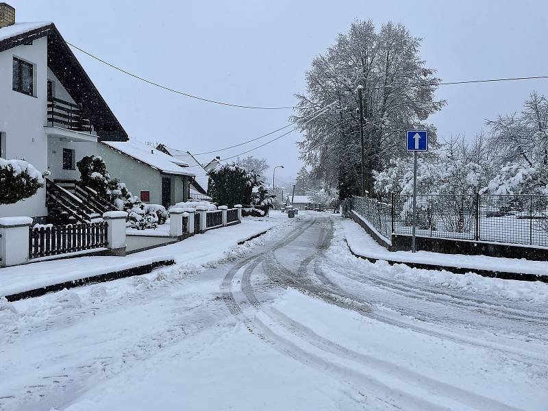 Na Jindřichohradecku místy napadlo až 15 centimetrů sněhu.