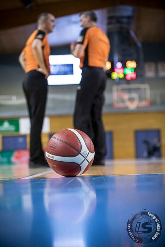 Jindřichohradečtí basketbalisté ve svém nejlepším utkání tohoto ročníku KNBL porazili  Děčín vysoko 106:75.