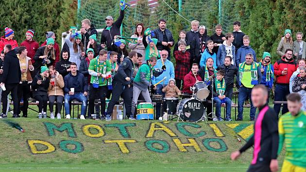 Fotbalisté Třebětic doma v místním derby remizovali s Dačicemi 2:2. Báječnou atmosféru vytvořilo 650 příznivců obou klubů.