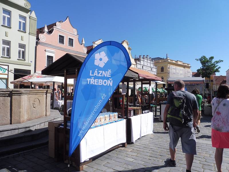 Prezentace třeboňských lázní, Lázeňská Třeboň, nalákala  na náměstí místní, rekreanty i lázeňské hosty.